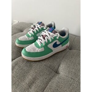 Nike Youth Air Force 1 Low LV8 "Play" Sneakers FJ4806-100 Size 3Y GreenWhite